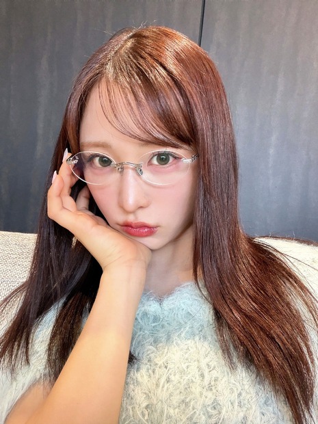 （写真は小栗有以の公式インスタグラムから）※所属事務所に掲載許諾をもらっています