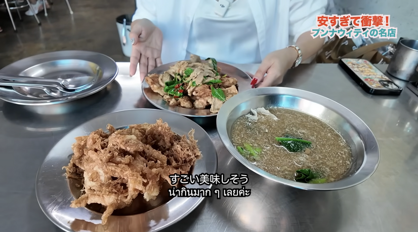 【アジア美食レポート】50円串焼きに幻の赤バナナ、揚げ麺ラートナーも！スクンビット101の路地裏グルメ