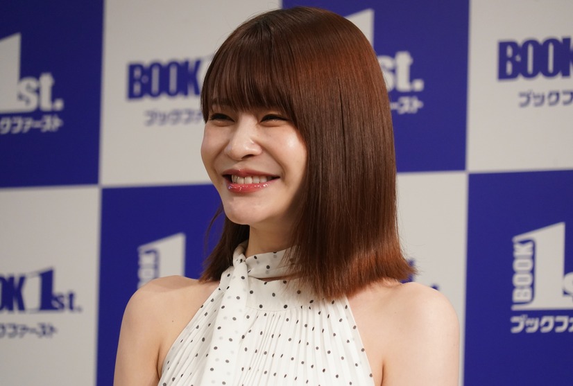 岸明日香【写真:竹内みちまろ】