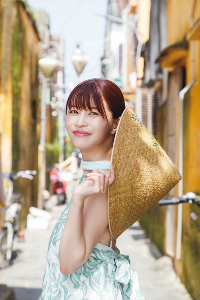 岸明日香 写真集『Trajectory』撮影 : 榊原裕一ワニブックス刊
