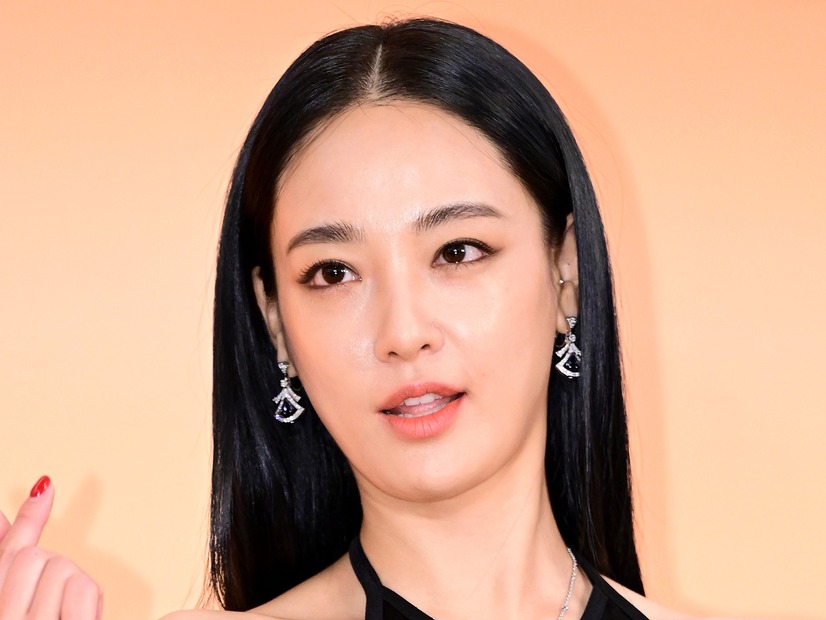 G-DRAGONと複数回の熱愛説の元韓国アイドル、むくんだ顔で整形疑惑浮上？「注射は…」