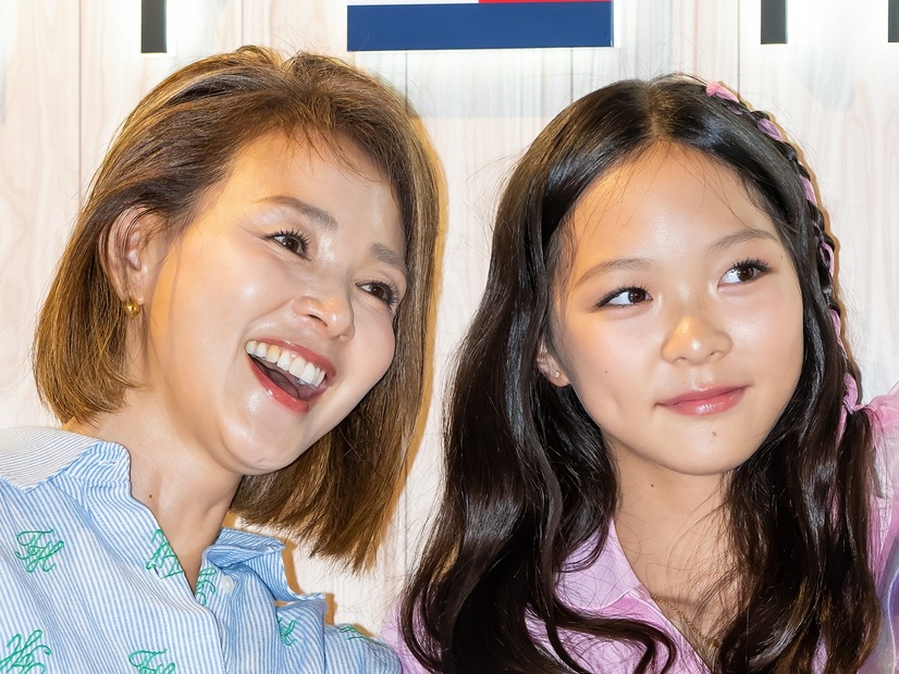 まるで姉妹！SHIHOと娘のチュ・サランが「トミーヒルフィガー」のイベントに登場、圧巻のスタイル
