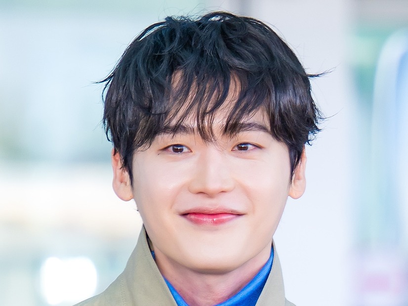 IUの恋人は行動もイケメン！俳優イ・ジョンソク、スタッフにベビー服や25万円のネックレスを贈る