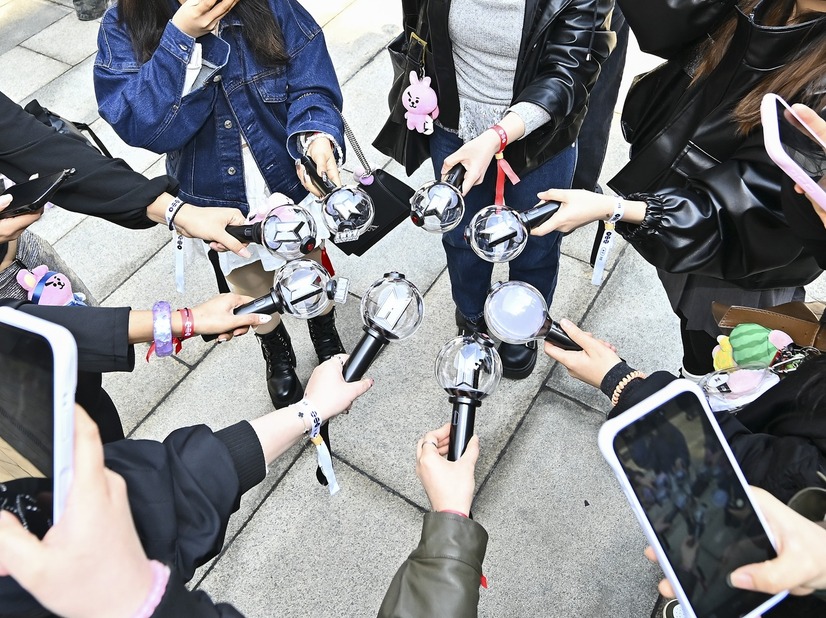 メンバーが脱退しても返金不可？　K-POPファンクラブ規約に韓国当局がメス、問われる“ファン軽視”の構図