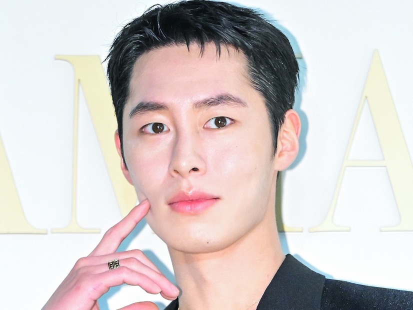 “カリナの元カレ”俳優イ・ジェウク、兵役中に歌手デビュー！新曲『SHADOW』リリースへ