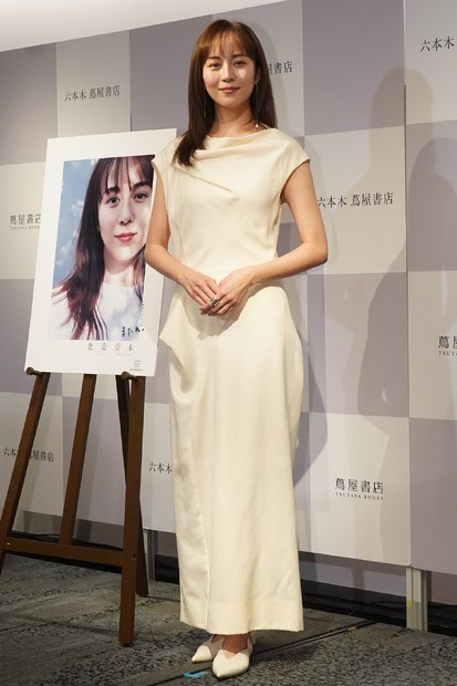 比嘉愛未【写真：竹内みちまろ】