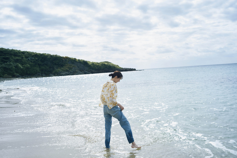 撮影：三宮幹史／『比嘉愛未エッセイ集　またね。』（講談社）