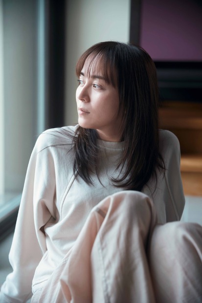 撮影：三宮幹史／『比嘉愛未エッセイ集　またね。』（講談社）