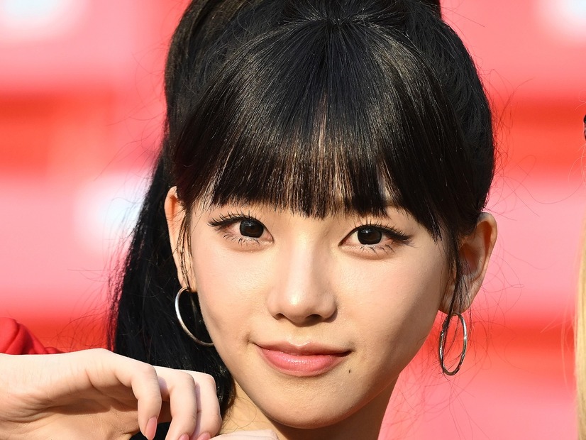 「え、可愛い…」aespa・カリナ、“ぱっつん前髪”で雰囲気ガラリ！甘さ全開のガーリールックにキュン