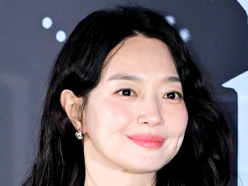 「瞳の位置も変えた」恋人の余命宣告を乗り越えて結婚の女優シン・ミナ、新作で視覚障害者を演じる