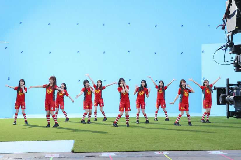＝LOVEがマクドナルドと初コラボ！人気曲『ラブソングに襲われる』をオマージュしたWebCMが公開！