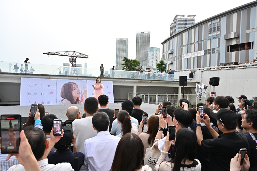 柏木由紀、AKB48卒業を決心した!?思い出の地・ららぽーと豊洲で新曲発売イベント開催︕