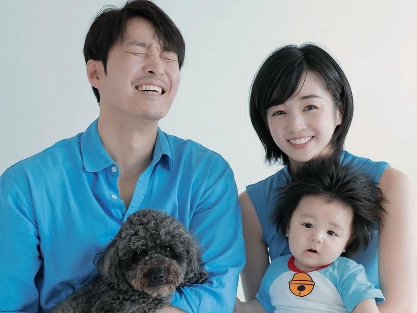 「大谷のような野球選手に…」“18歳年下”日本人妻と結婚した韓国俳優、16カ月息子の才能に驚き