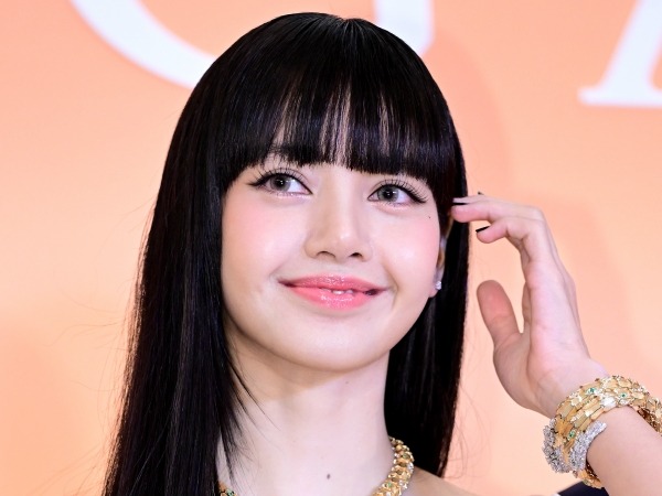 BLACKPINK・リサ、大富豪御曹司との“破局説”が再燃…米誌インタビューで恋愛には沈黙