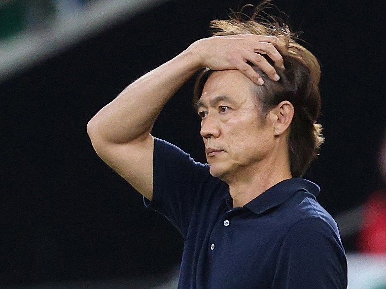 「韓国に戻ってくるな」「南アに帰化しろ」「最悪の指導者」格下に惨敗、ホン・ミョンボ監督への怒りの声