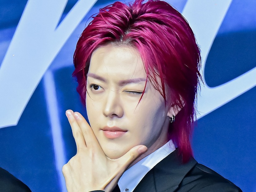 NCT・ユウタ、素肌のぞく“ワイルド”スタイルにファン悶絶 「妖艶すぎる」「言葉でない」