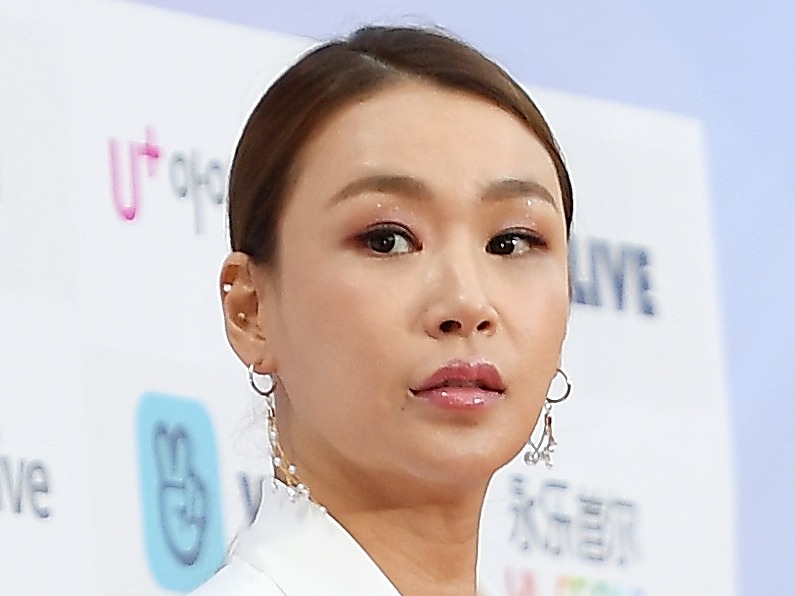 デビューした教え子の公演で暴言、番組で中指…KARA『ミスター』のカリスマ振付師、言動が物議
