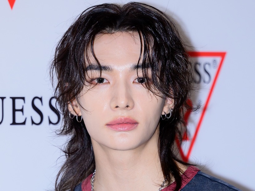 「どういう髪型!?」Stray Kids・ヒョンジン、サイド刈り上げで大胆イメチェン！ワイルドな姿に反響