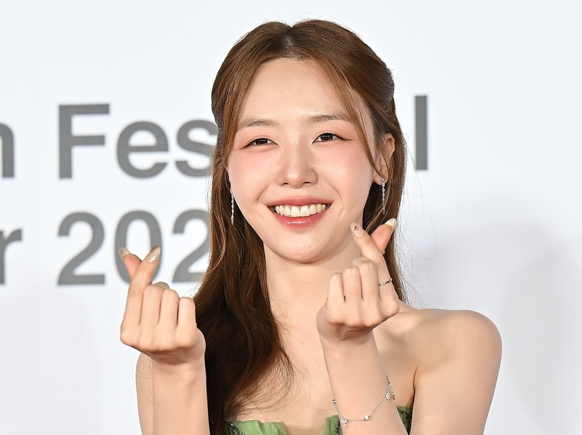 「ちゃんと食べてる？」熱愛報道なくサプライズ婚の韓国元アイドル女優、ガリガリ体型に心配の声