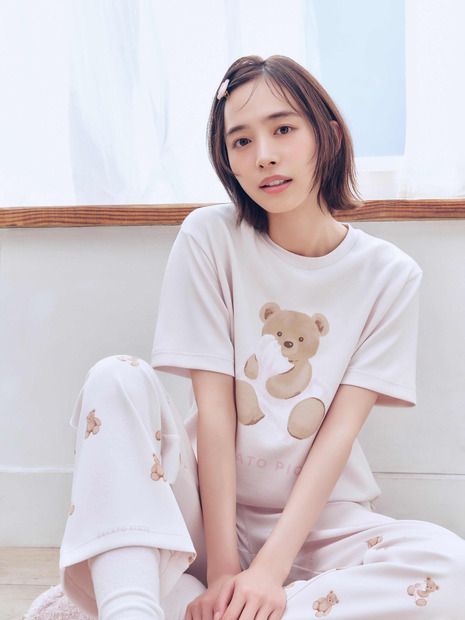 井桁弘恵がルームウェアでくつろぐ姿が公開！ジェラピケ初のリカバリーウェア