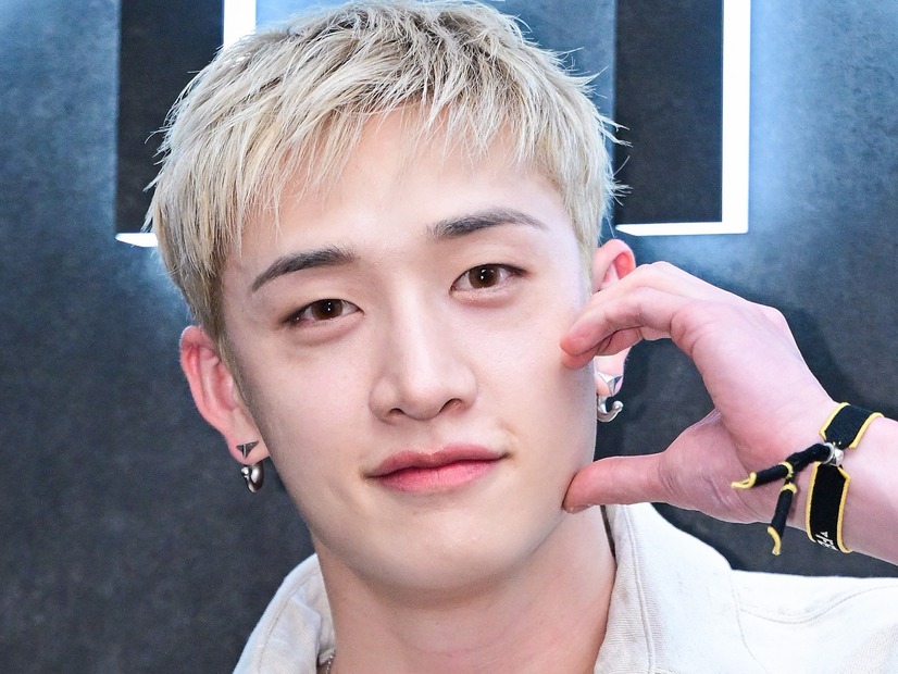 Stray Kids・バンチャン、スタイリッシュな佇まいに視線集中！爽やか白コーデでイベント出席