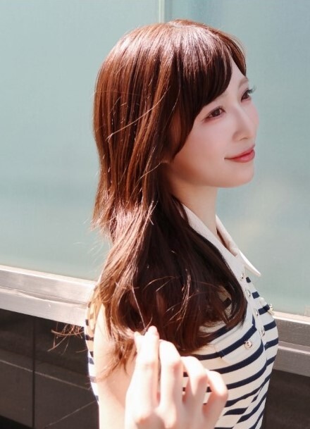 （写真は小栗有以の公式インスタグラムから）※所属事務所に掲載許諾をもらっています
