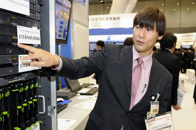 説明員のプラットフォーム技術本部 プロダクトソリューション技術統括部 IAサーバシステムセンターの鶴田暁久氏