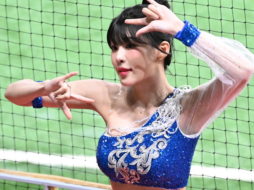 “マグロ看板娘”の韓国美女チア、観客を沸かせた『マカレナ』ダンス！弾む魅力で球場を虜に