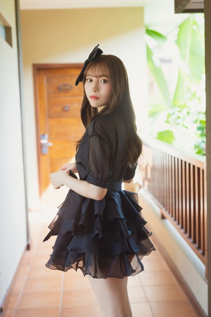 川越紗彩『オールアザー版 川越紗彩写真集 なんとかなるかも』（KADOKAWA）