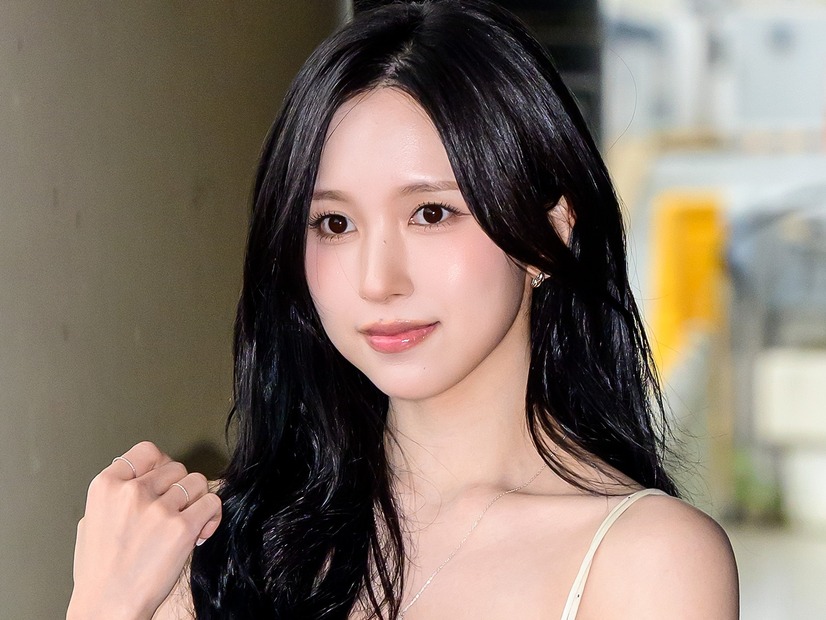 「これはあかん…」TWICE・ミナ、胸元あらわなタイト衣装で際立つ“ボリューム感”に釘付け