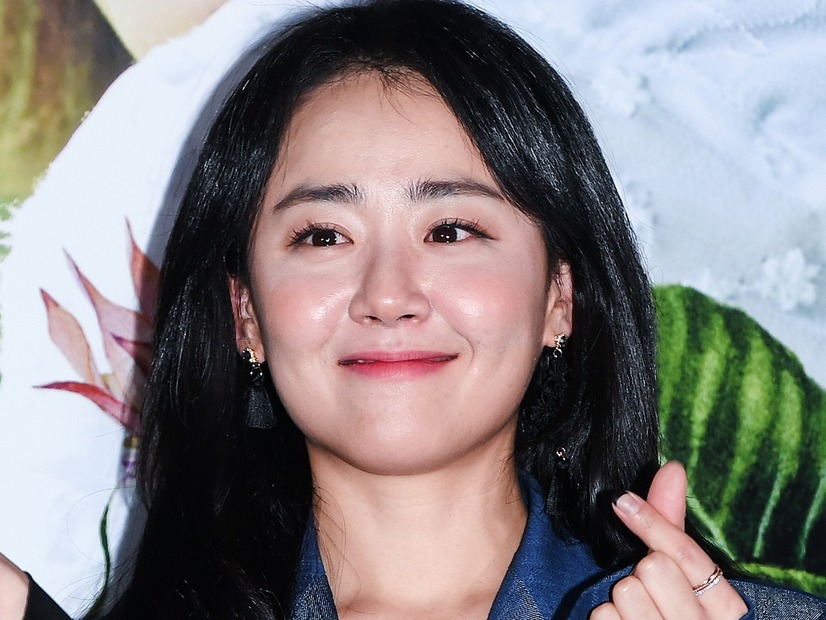 交際報道なしで電撃結婚を発表　“国民の妹”ムン・グニョン、祝福の声に感謝「胸がいっぱい」