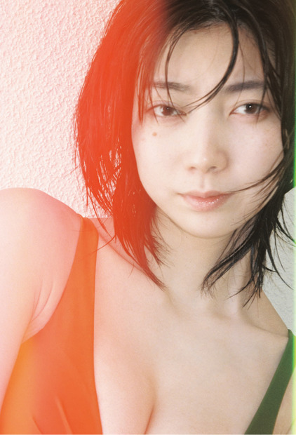 蔦谷里華 1st写真集「泥中の華」撮影:松岡一哲