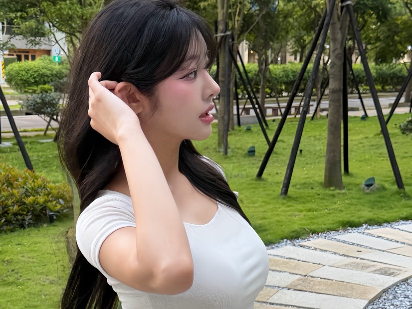 「けしからんサイズだ…」爆裂ボリューム際立つ韓国人気チア、スイムウェア姿に反響「女神」