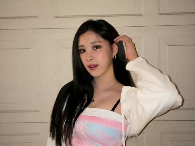 「キワどい服…」日本人メンバーの“キャバ勤務”で話題となったグループに在籍　韓国元アイドルチアの夏休み