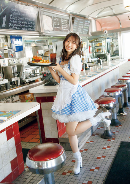 (C)日向坂46 藤嶌果歩 1st写真集『果実の歩幅』/集英社 撮影:菊地 泰久