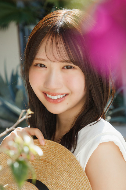 (C)日向坂46 藤嶌果歩 1st写真集『果実の歩幅』/集英社 撮影:菊地 泰久