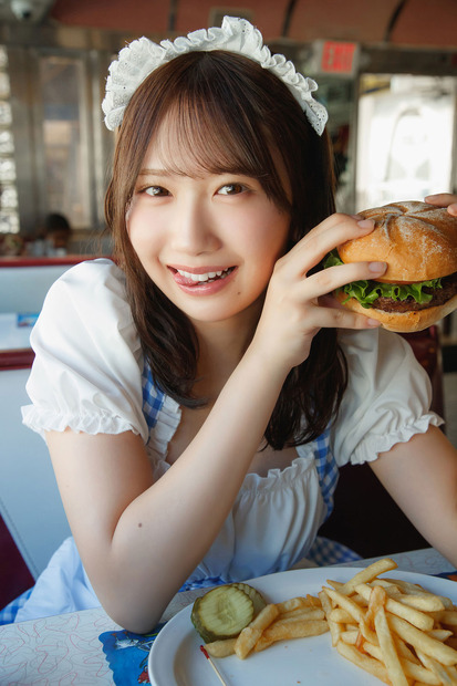 (C)日向坂46 藤嶌果歩 1st写真集『果実の歩幅』/集英社 撮影:菊地 泰久