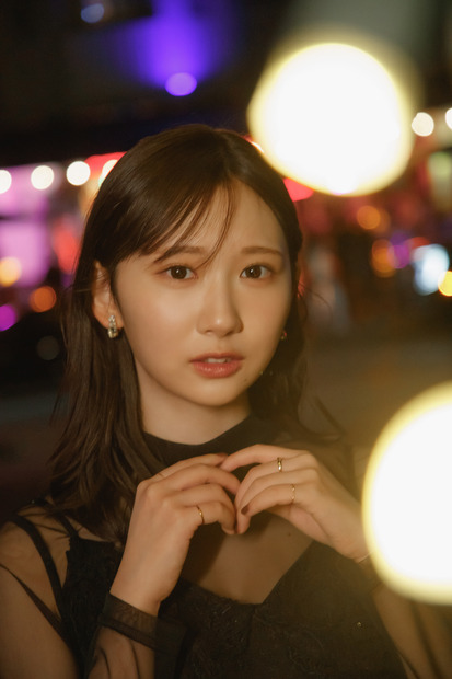 (C)日向坂46 藤嶌果歩 1st写真集『果実の歩幅』/集英社 撮影:菊地 泰久
