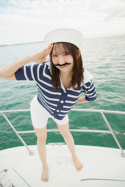 (C)日向坂46 藤嶌果歩 1st写真集『果実の歩幅』/集英社 撮影:菊地 泰久