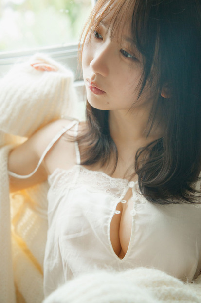 (C)日向坂46 藤嶌果歩 1st写真集『果実の歩幅』/集英社 撮影:菊地 泰久