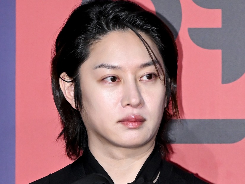 交通事故で障がい認定受けたSUPER JUNIOR・ヒチョル、運転中に喧嘩するカップルへ忠告「本当に危険」