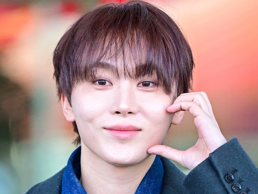 「ワンコになりたい」SEVENTEEN・スングァン、犬を抱いて優しく“なでなで”！自然体な姿にほっこり