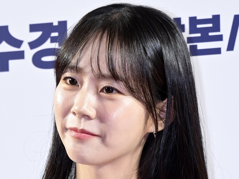 手が震え続けた原因は首のヘルニアだった…KARA・スンヨン、症状の悪化を告白「治療中だ」