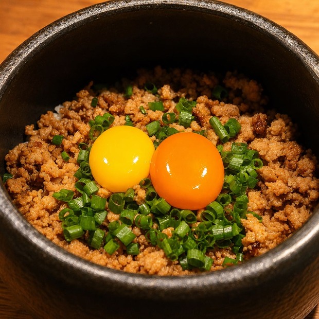 黄身が主役の甘辛そぼろ土鍋 2,420円