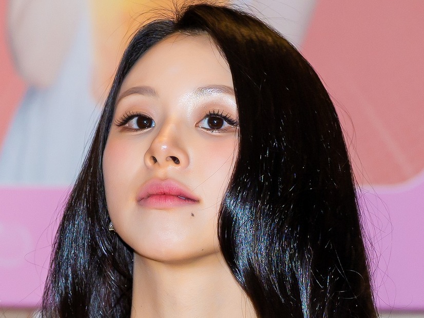 TWICE・チェヨン、2年半前に交際公表の10歳上歌手と破局か　前日にはJYPからの退所を発表