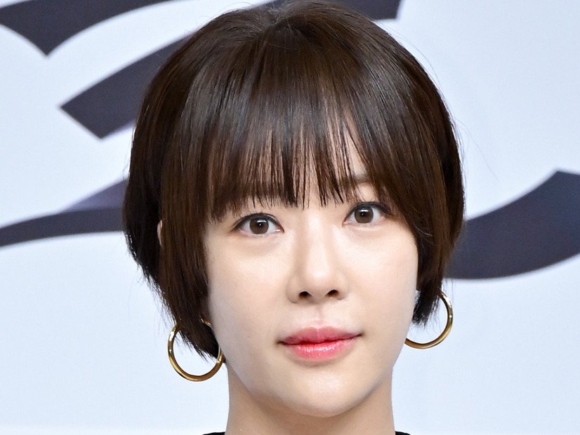 酷暑のなか愛犬を外に放置＆息子が“王様気取り”？4億円横領＆離婚騒動の韓国女優が再び物議