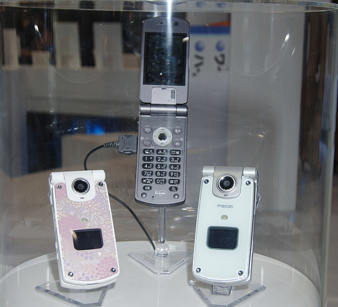 FOMA端末「P902i」を参考出品