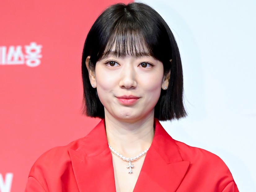 今秋に第2子出産へ…『美男ですね』女優パク・シネ、“妊娠中とは思えない”ドレス姿に注目！