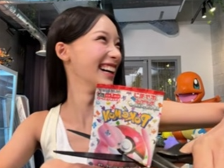 ポケモンカードをハサミで真っ二つ…韓国アイドルに“反日”疑惑「なぜポケモンカードを切る？」