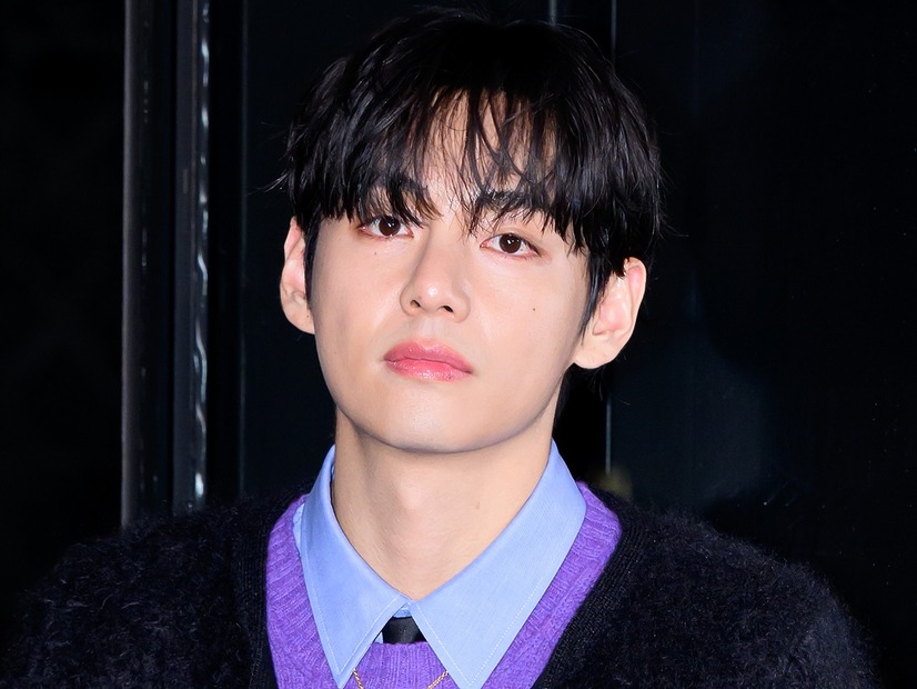「本当に30歳？」BTS・V、7年前と並べても違和感なし！変わらぬ“最強ビジュアル”が話題